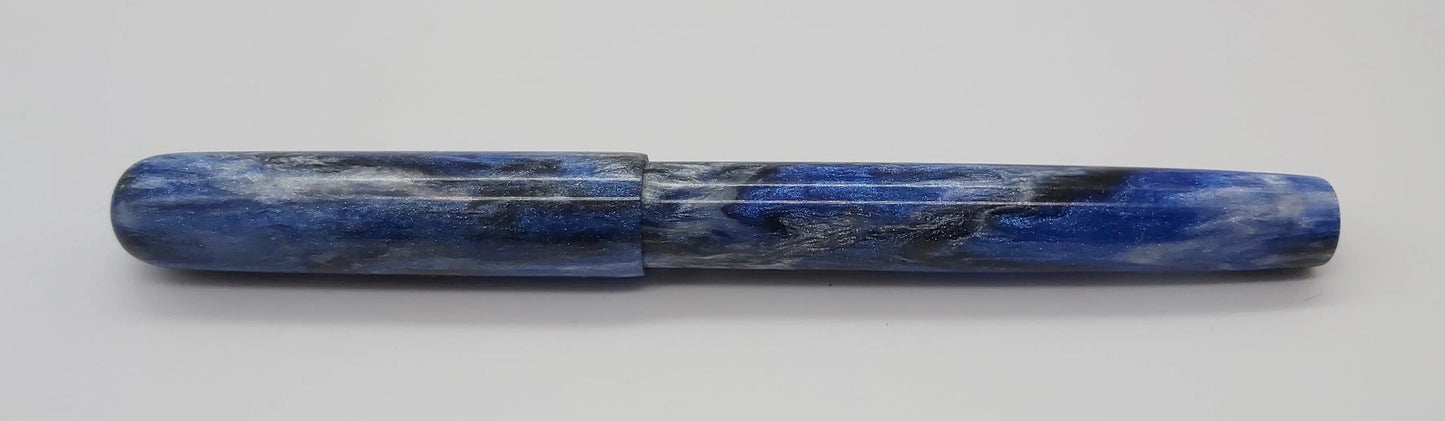 Custom fountain pen in acrylic with Diamond dust DevonPens