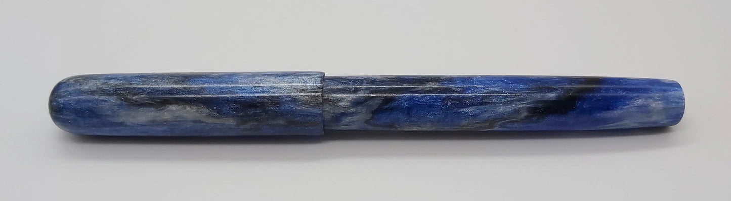 Custom fountain pen in acrylic with Diamond dust DevonPens