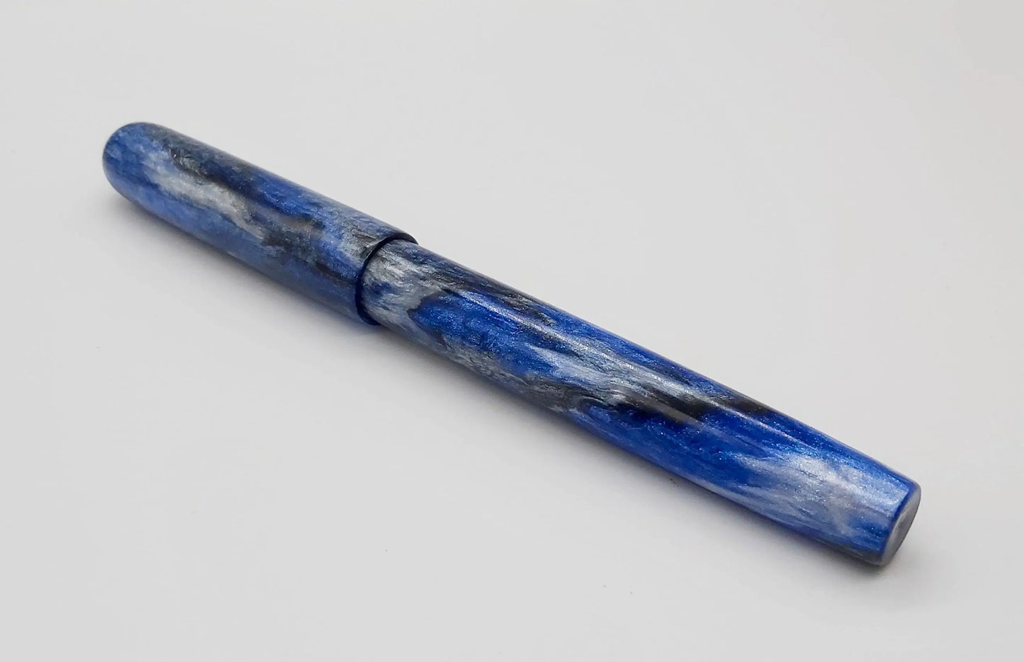 Custom fountain pen in acrylic with Diamond dust DevonPens