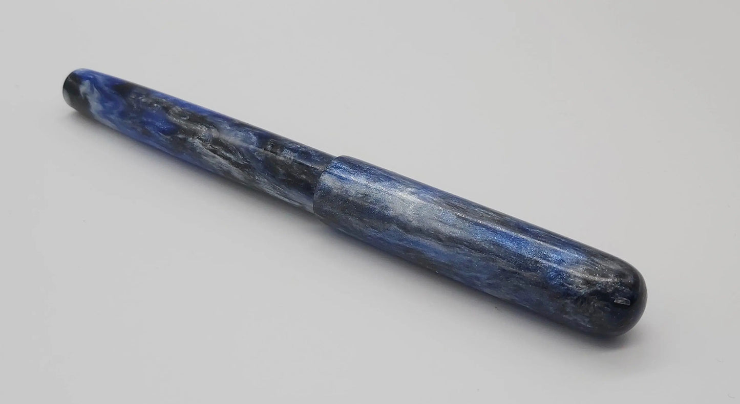 Custom fountain pen in acrylic with Diamond dust DevonPens