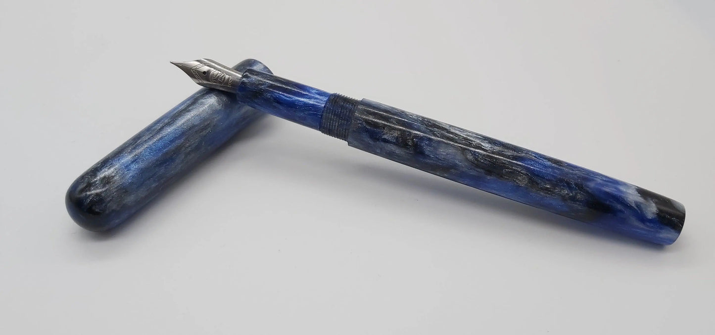 Custom fountain pen in acrylic with Diamond dust DevonPens